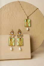 Load image into Gallery viewer, Umrao Jan